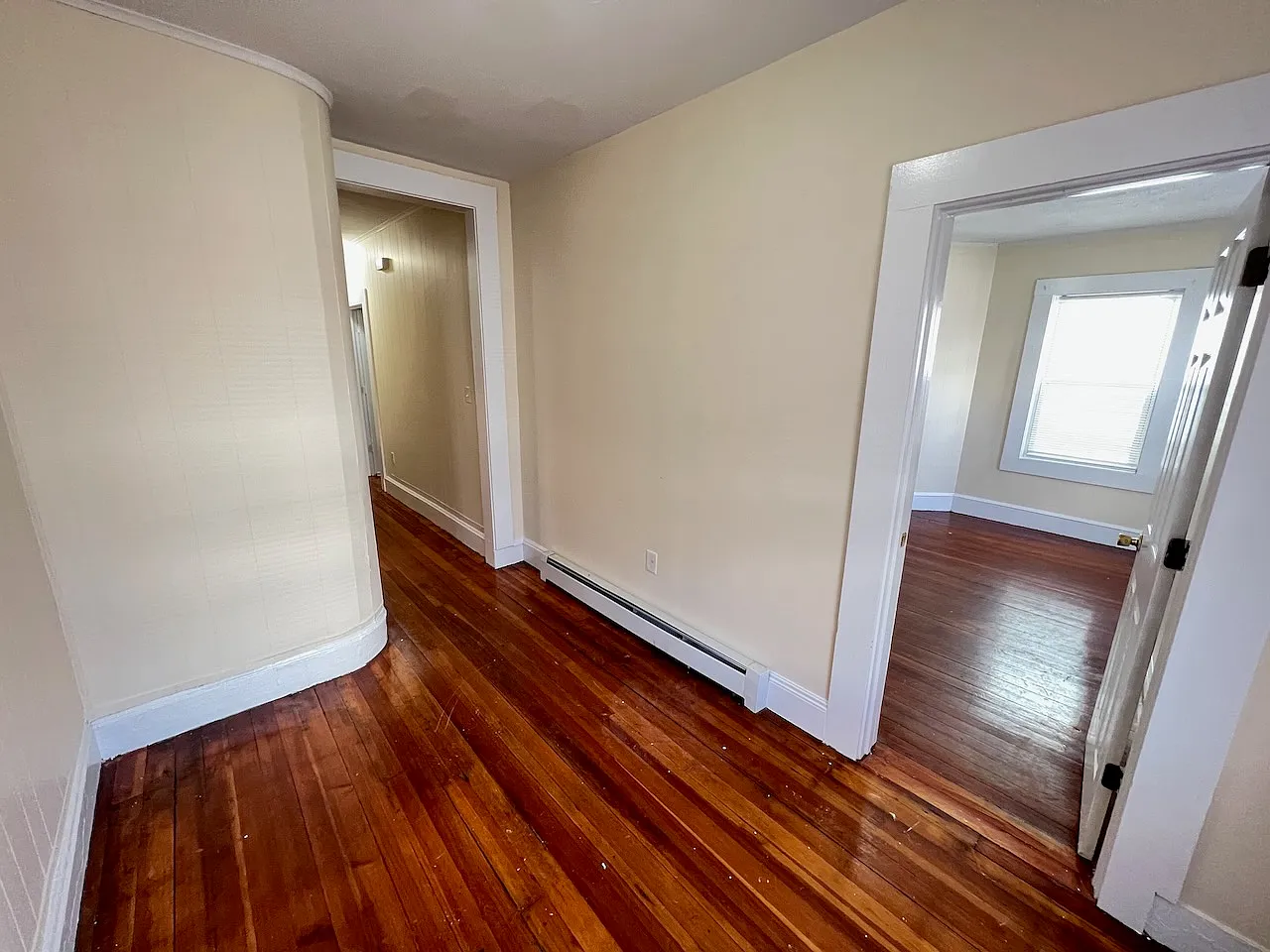 4 bed, 2.0 bath, 1500 sqft, $3,200 — Photo 2