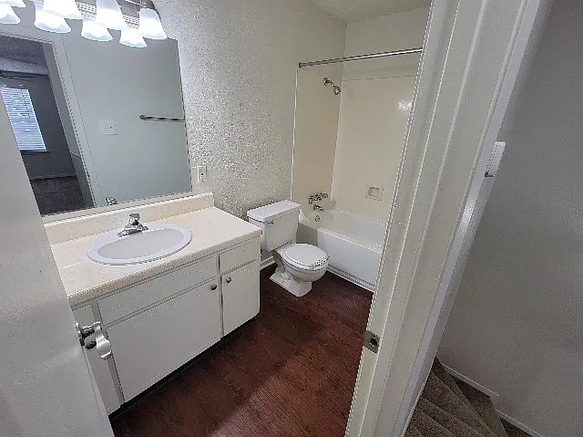 A Private Apt & Townhouse Community — Photo 53