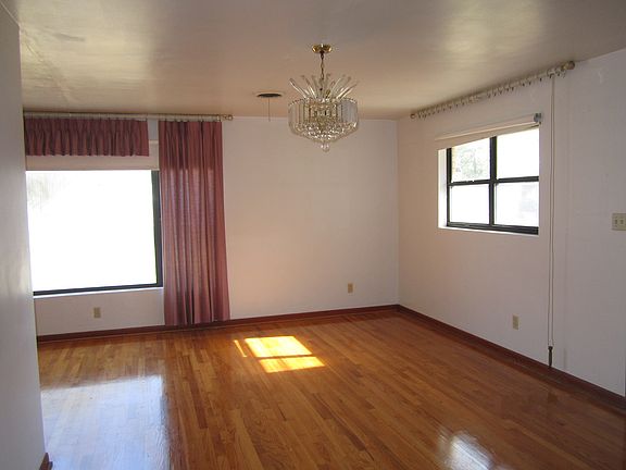 5th image of 640 Berkley Dr