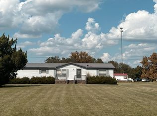 395 Ball Park Rd, Bladenboro, NC 28320
