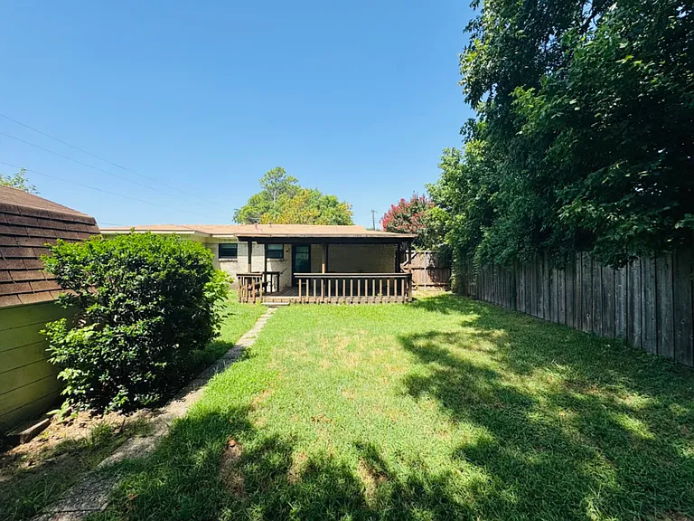 816 Lakeside Dr — Photo 14