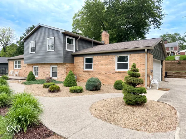 1106 Fairfield Dr, Shelbyville, IN 46176