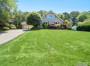 122 Northfield Rd, Hauppauge, NY 11788
