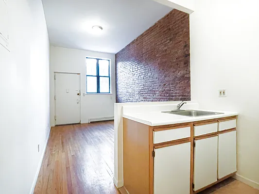 Rented by City Connections Realty | media 10
