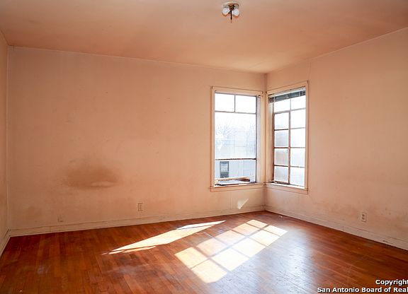 5th image of 118 Colglazier Ave