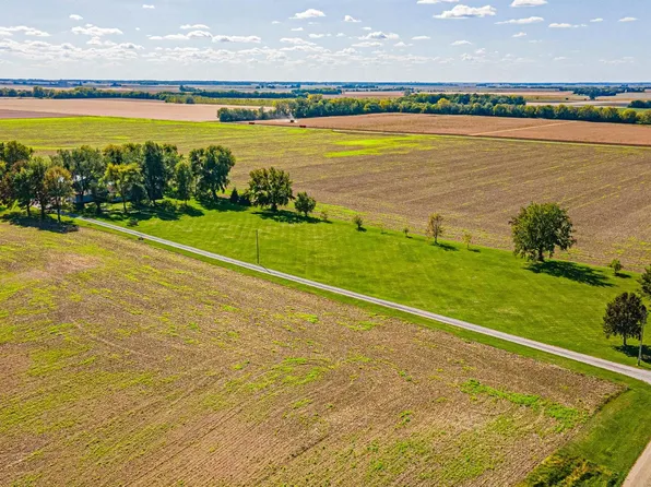 25433 Dosier Rd, Greenview, IL 62642