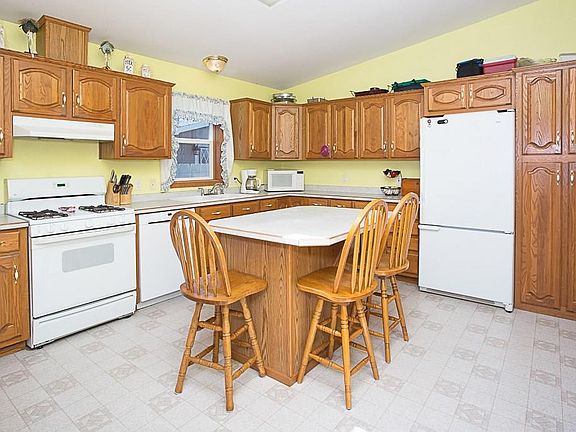 5th image of 1155 Wren St