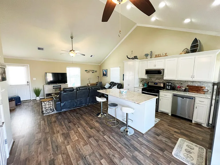 2890 Broadway St — Photo 22