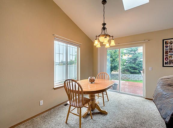 5th image of 410 E Tiger Ave