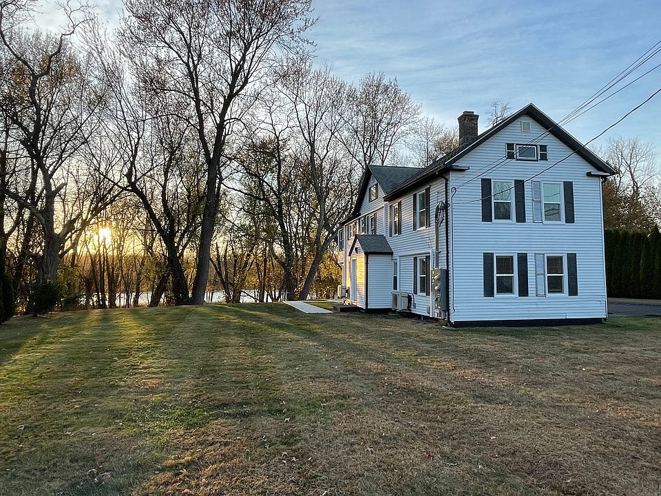 1st image of 415 Naubuc Ave #2