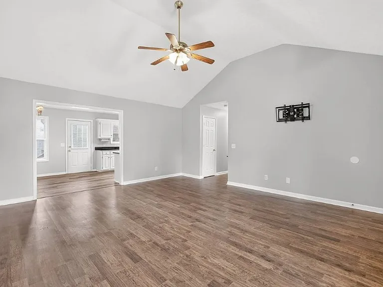 108 Roberts Dr — Photo 14
