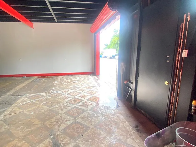 10326 Antoine Dr — Photo 20