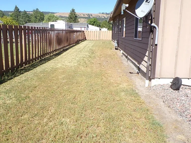 2204 Jakob Ave — Photo 2