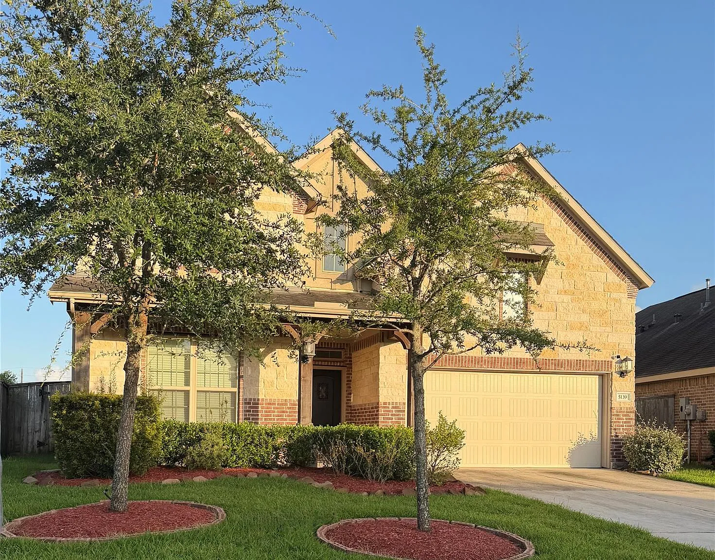 4 bed, 3.5 bath, 3020 sqft, $3,900 — Photo 2