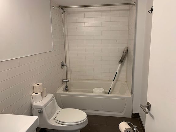 4th image of 86 Lorraine St APT 1