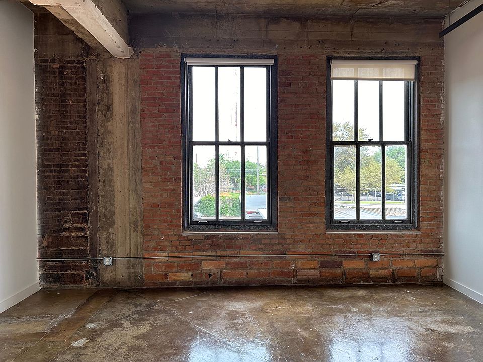 1st image of 3414 Elm St #218