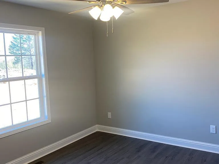 1135 Veterans Dr — Photo 8