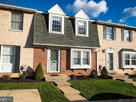 2nd image of 344 Harlan Sq Unit B-13