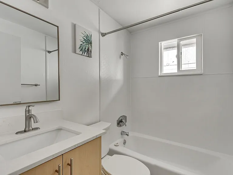 21P Bathroom 21P Bathroom