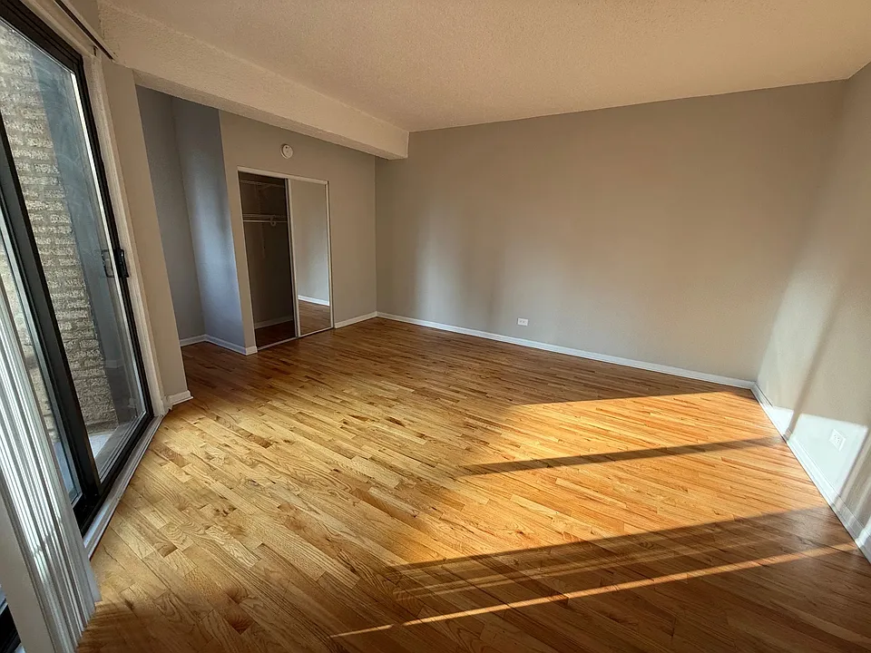 4242-44 N Sheridan Rd #513