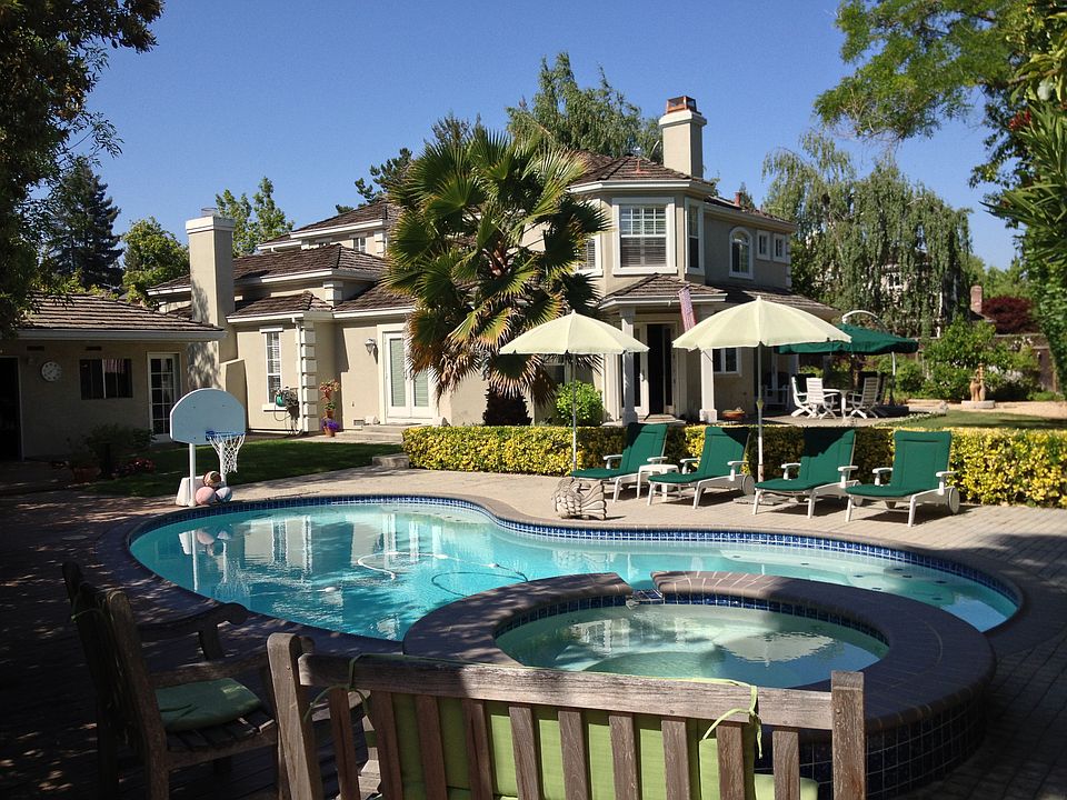 Back yard Pool/Hot Tub