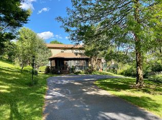 4608 Chapel Hill Rd, Triadelphia, WV 26059