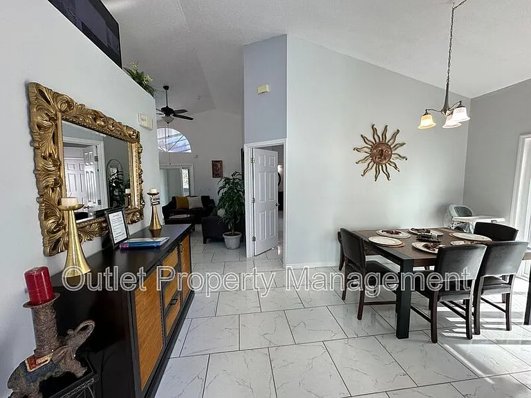 645 Majesty Dr — Photo 2