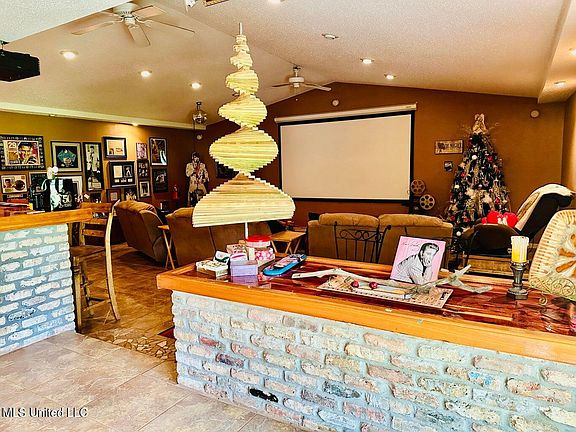 4th image of 15173 Lorraine Rd