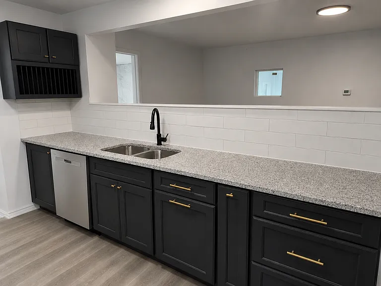 2133 River Dr — Photo 3