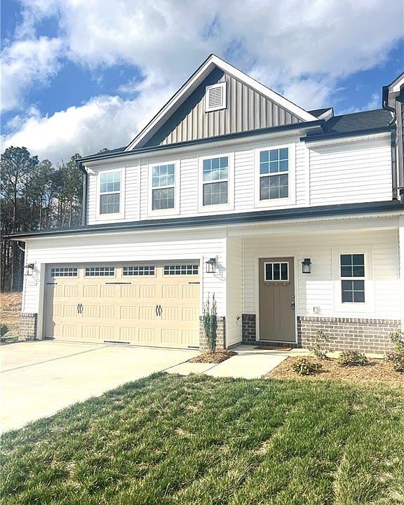 1st image of 104 Oakdale Forest Ln