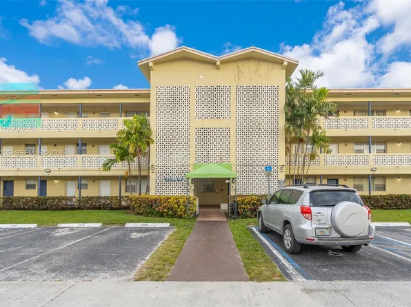 11960 NE 19th Dr APT 15, North Miami, FL 33181