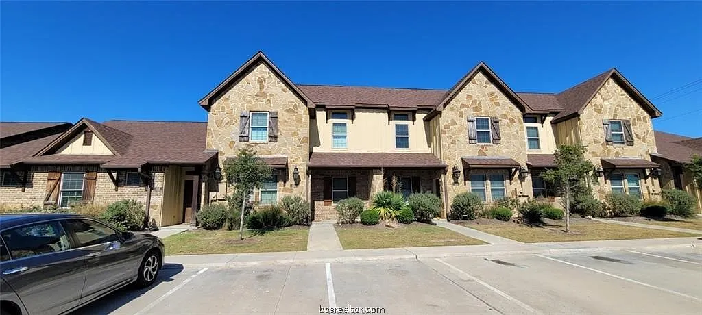 4 bed, 1853 sqft, $606 — Photo 1