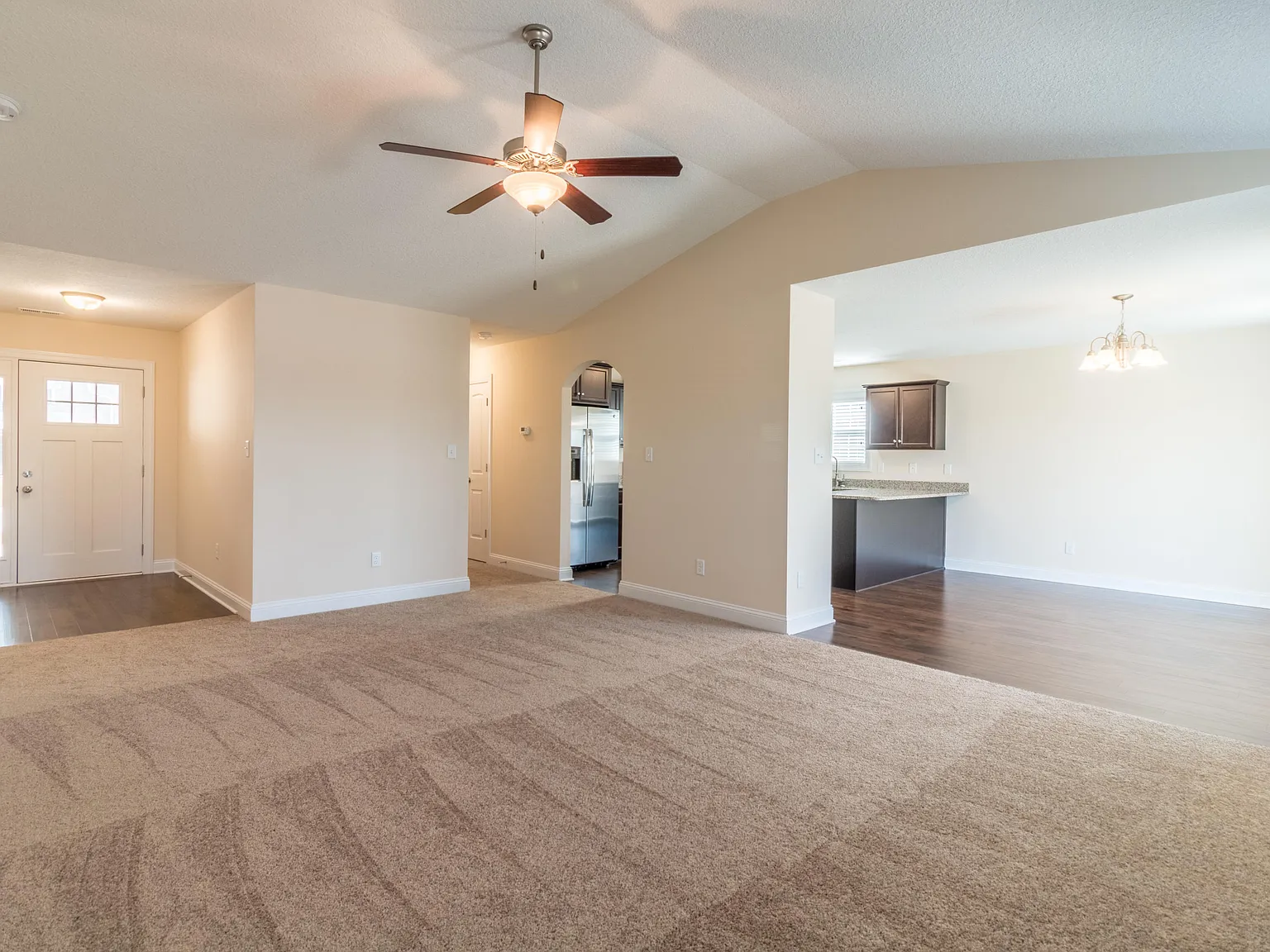 3 bed, 2.0 bath, 1518 sqft, $2,000 — Photo 3