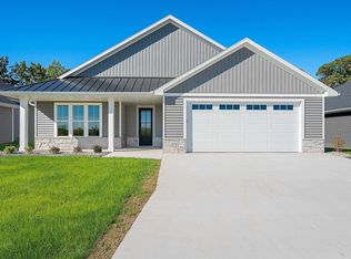 372 Eaglewood Trl, Green Bay, WI 54311