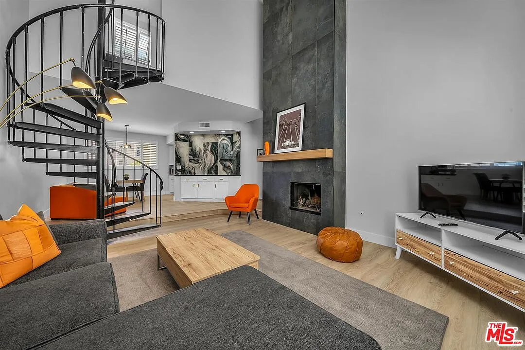 2 bed, 2.0 bath, 1272 sqft, $6,500 — Photo 1