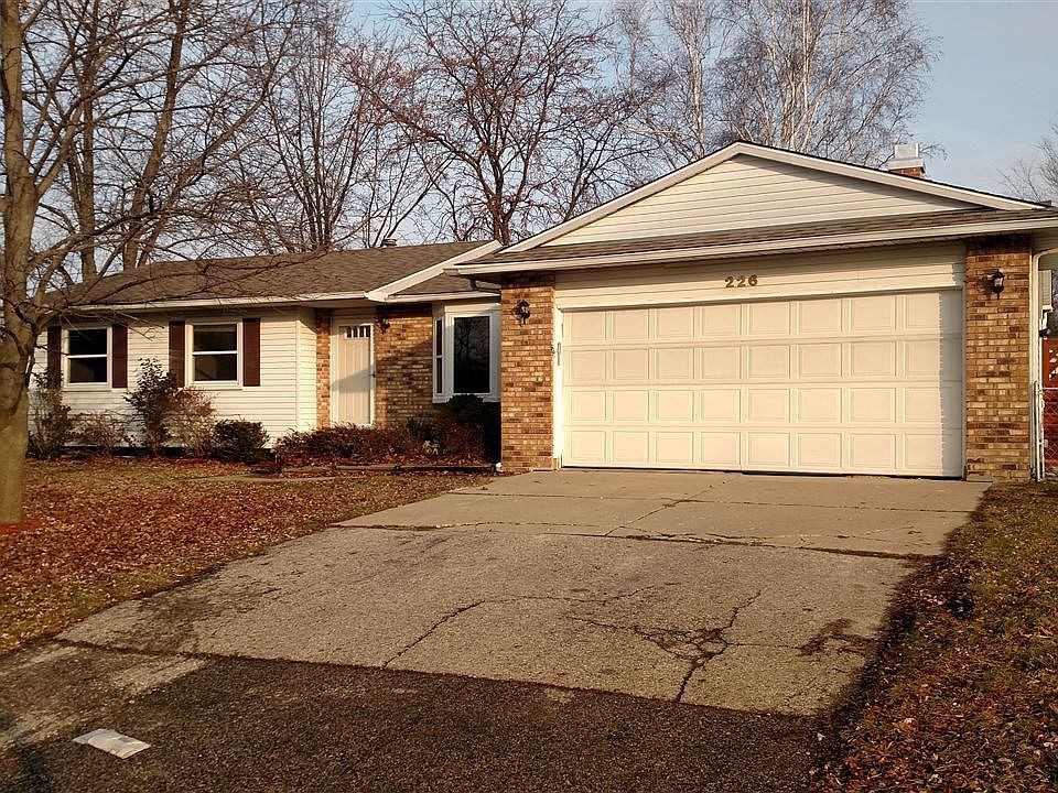 1st image of 226 Willow Ln