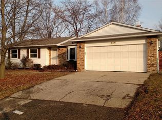 226 Willow Ln, Linden, MI 48451