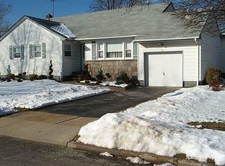 1405 Cleveland Ave, East Meadow, NY 11554