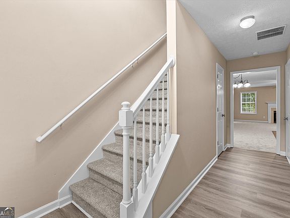4th image of 138 Alton Cir