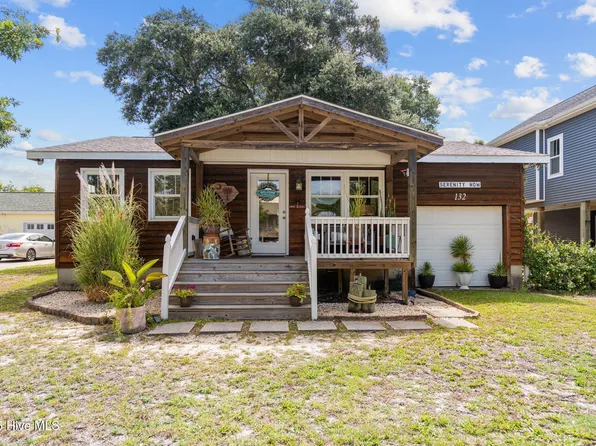 132 NE 3rd Street, Oak Island, NC 28465