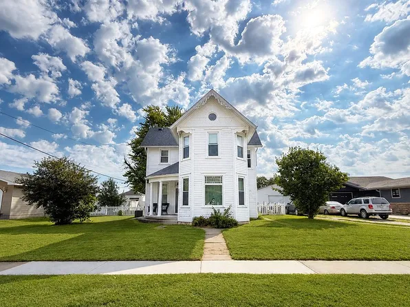 207 5th St, West Point, IA 52656