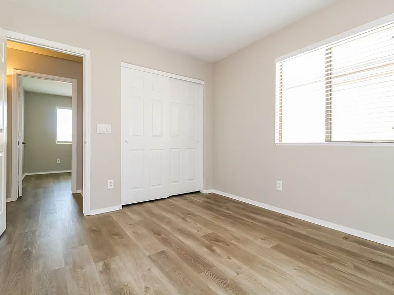 3076 W Carlos Ln — Photo 13