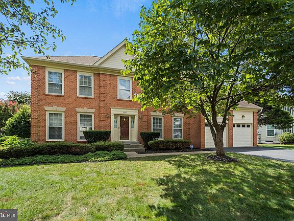2nd image of 44137 Bristow Cir