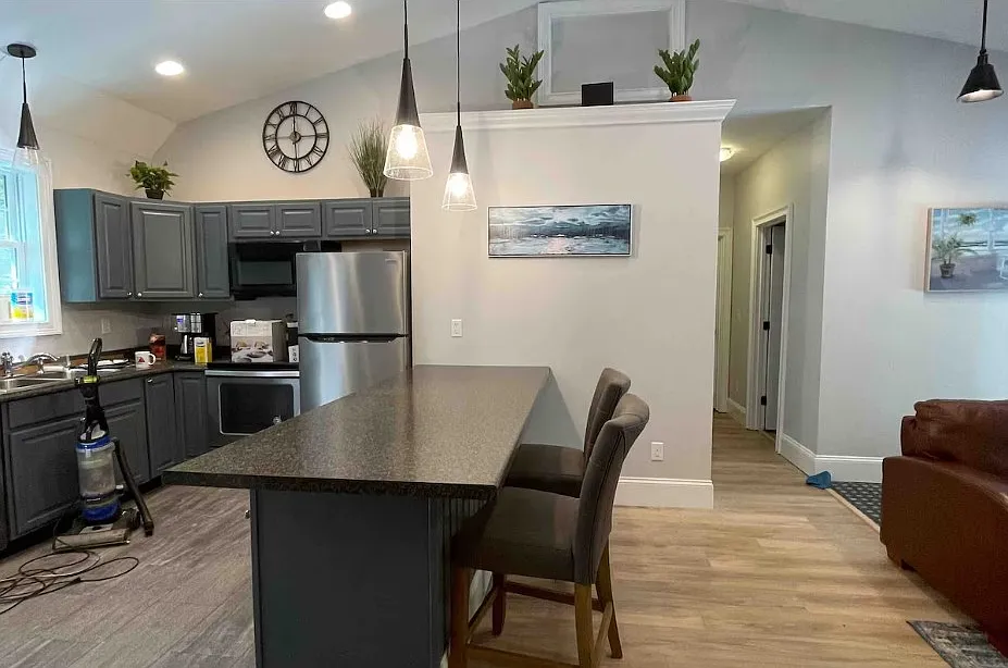 2 bed, 884 sqft, $2,500 — Photo 2