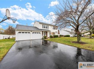 5 Wetherhill Way, Dayton, NJ