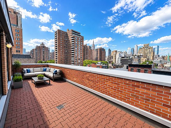 2nd image of 401 W 22nd St #Phc