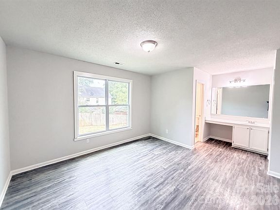 4th image of 8822 Hunter Green Ln