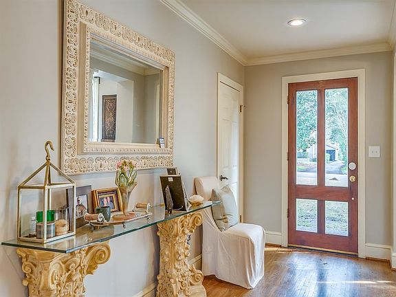 4th image of 2224 Country Club Dr