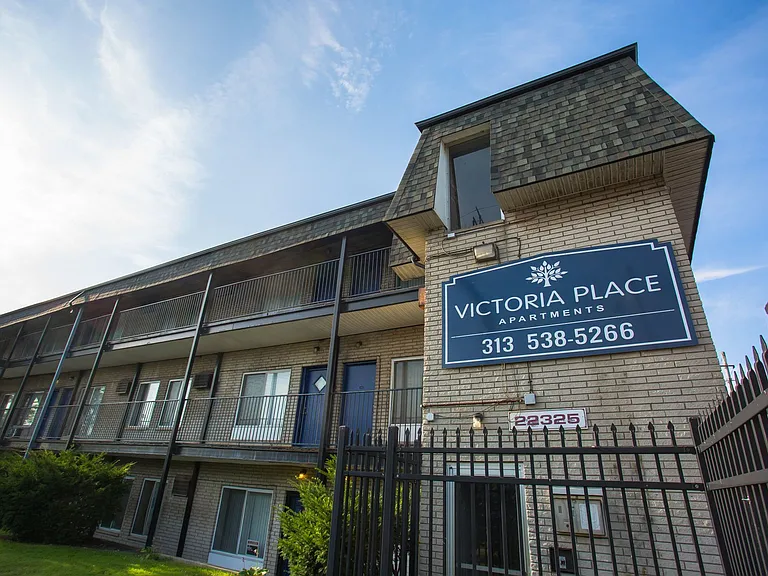 Victoria Place — Photo 2