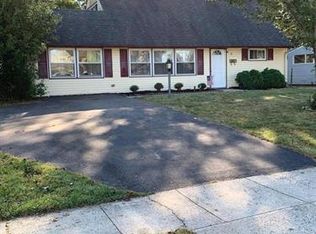 58 Ironwood Rd, Levittown, PA 19057